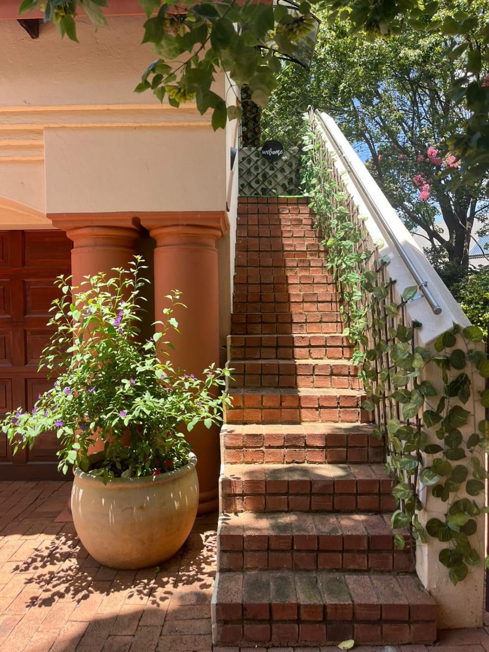 Facade/entrance