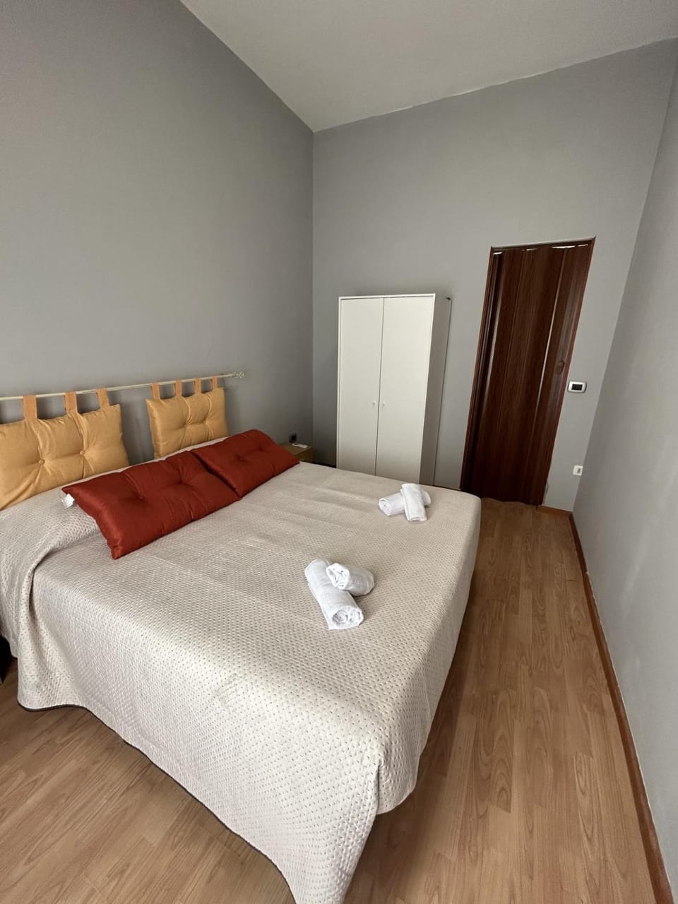 Bed, Photo of the whole room, Bedroom, towels, wardrobe, air conditioner