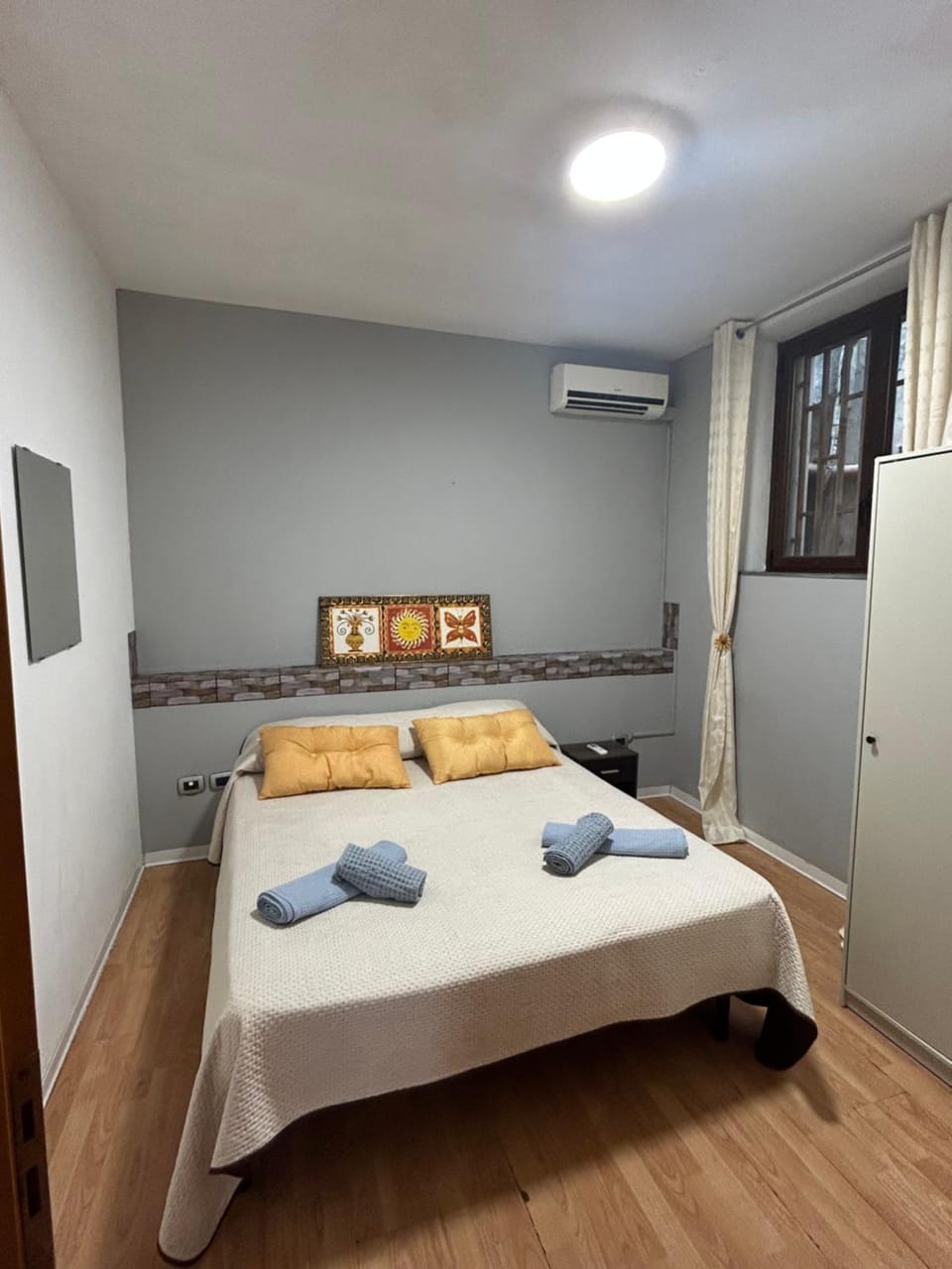 Bed, Photo of the whole room, Bedroom, towels, air conditioner
