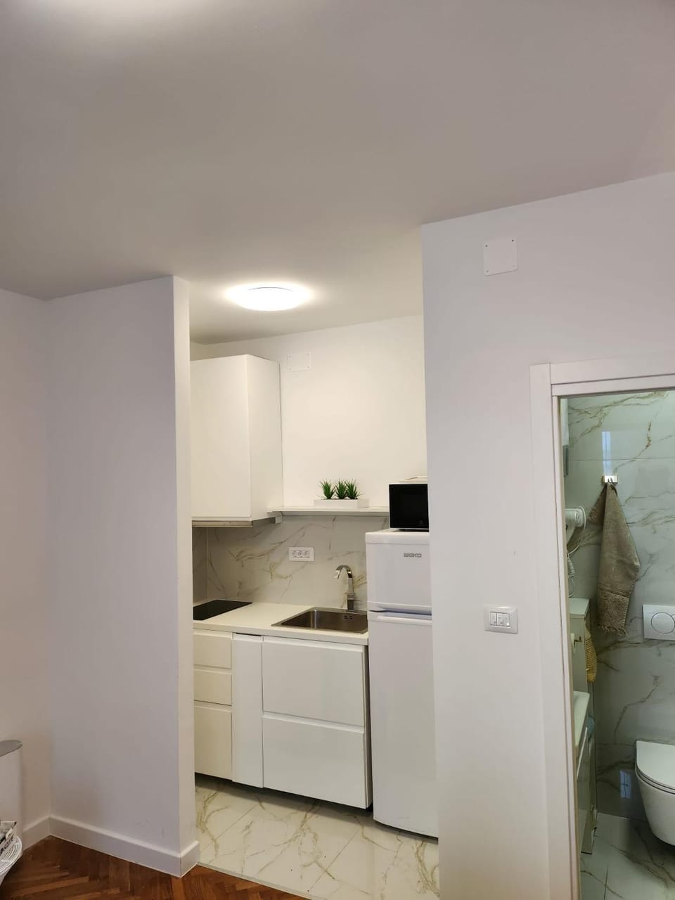 Kitchen or kitchenette