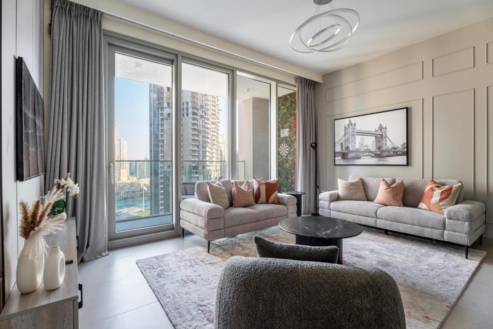 TV and multimedia, Living room, Seating area, Landmark view