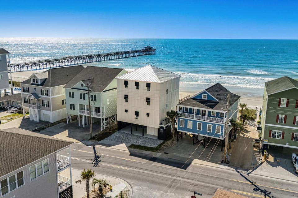 Property building, Nearby landmark, Day, Bird's eye view, Beach, Sea view, Location, Parking