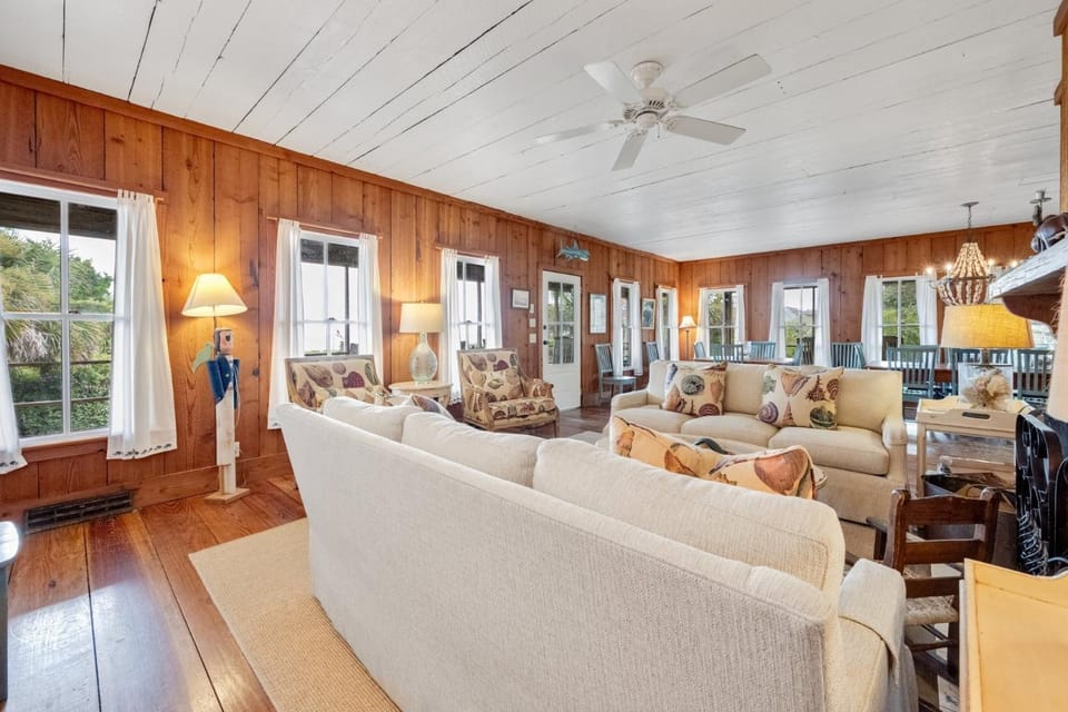 Kitchens Beach House home by Peace Vacations House in Debordieu