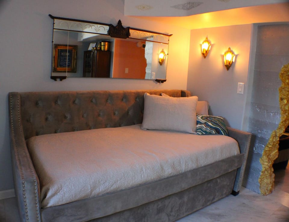Bed, Seating area