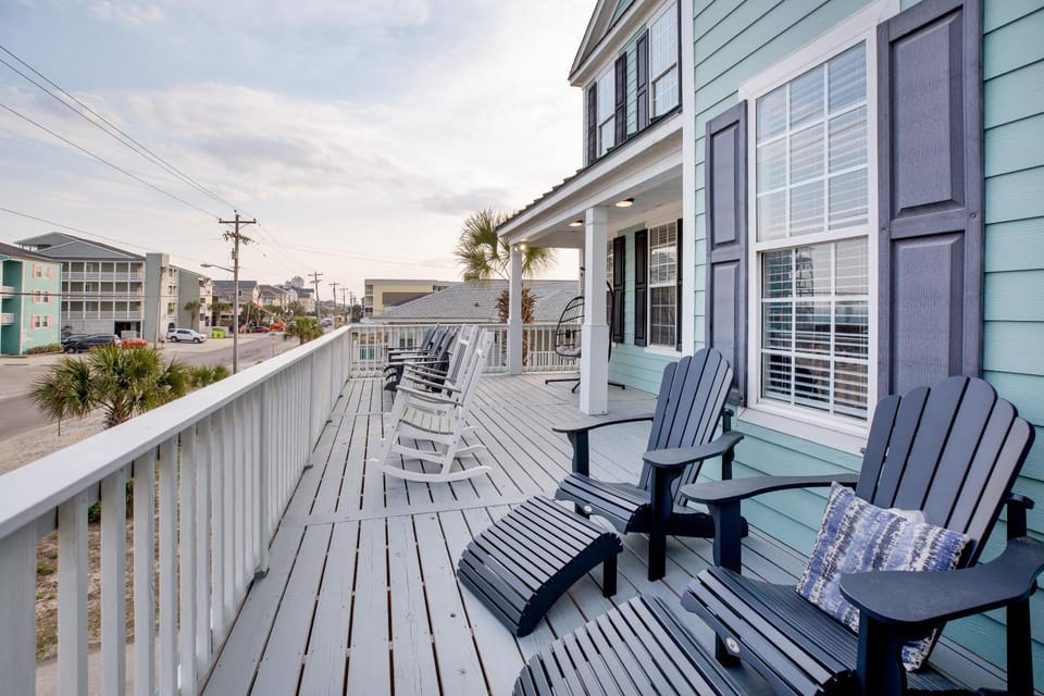 Aqua Vista House in Garden City
