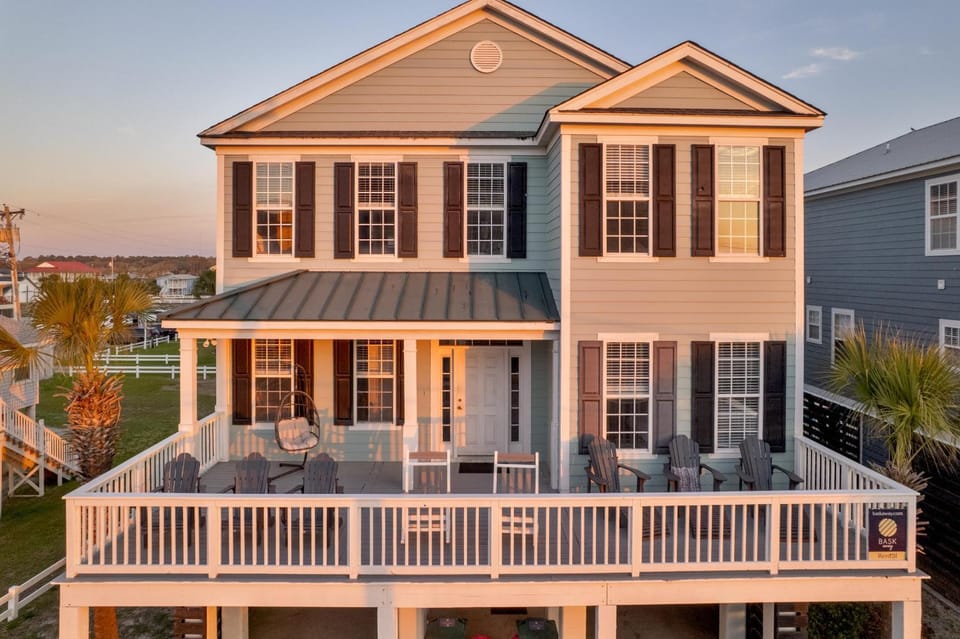 Aqua Vista House in Garden City