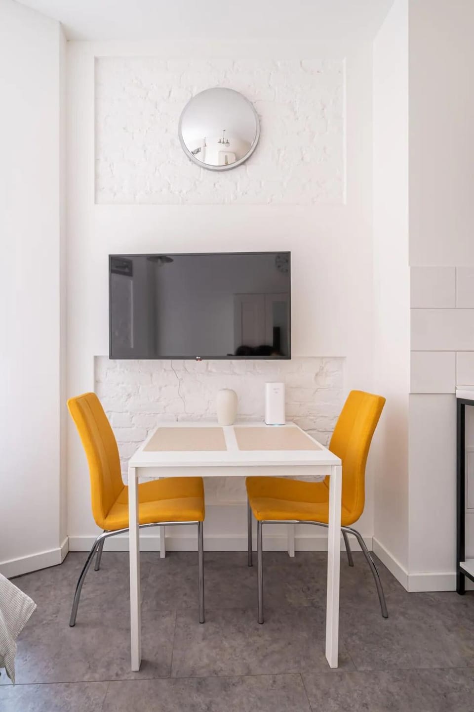 TV and multimedia, Living room, Seating area, Dining area