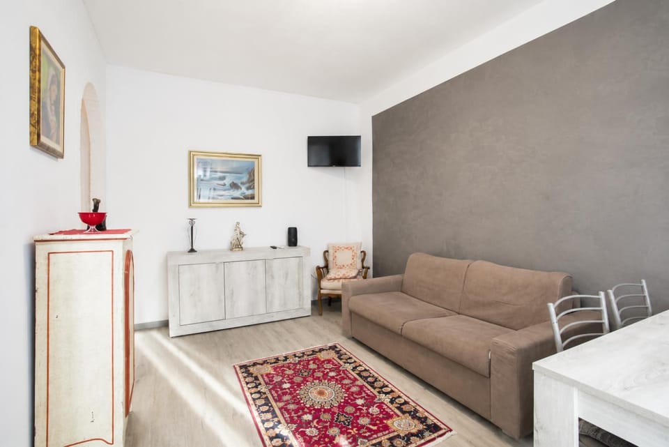 TV and multimedia, Seating area, air conditioner