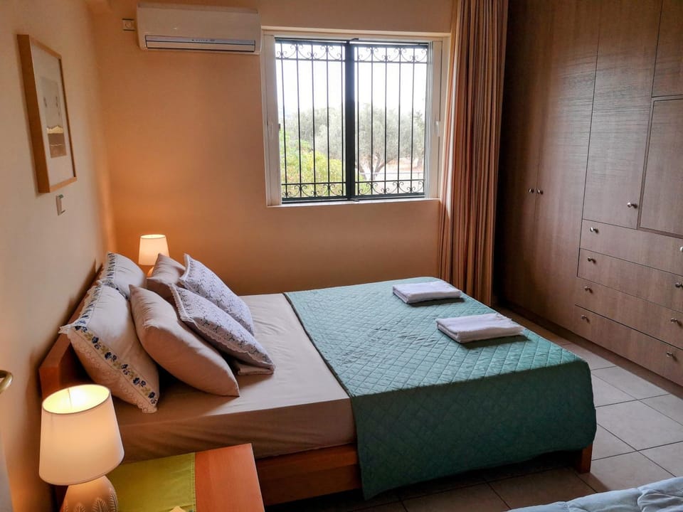 Bedroom, air conditioner