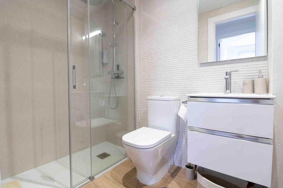 Shower, Toilet, Bathroom, towels