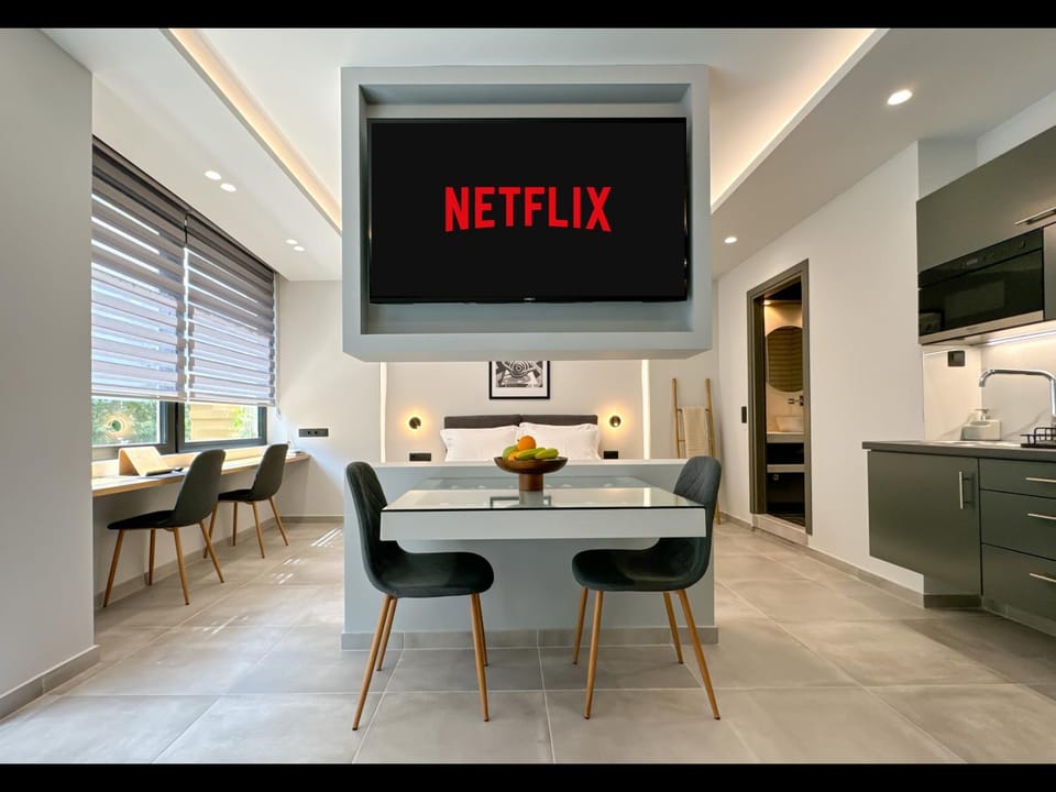 TV and multimedia, Living room, Seating area, Dining area