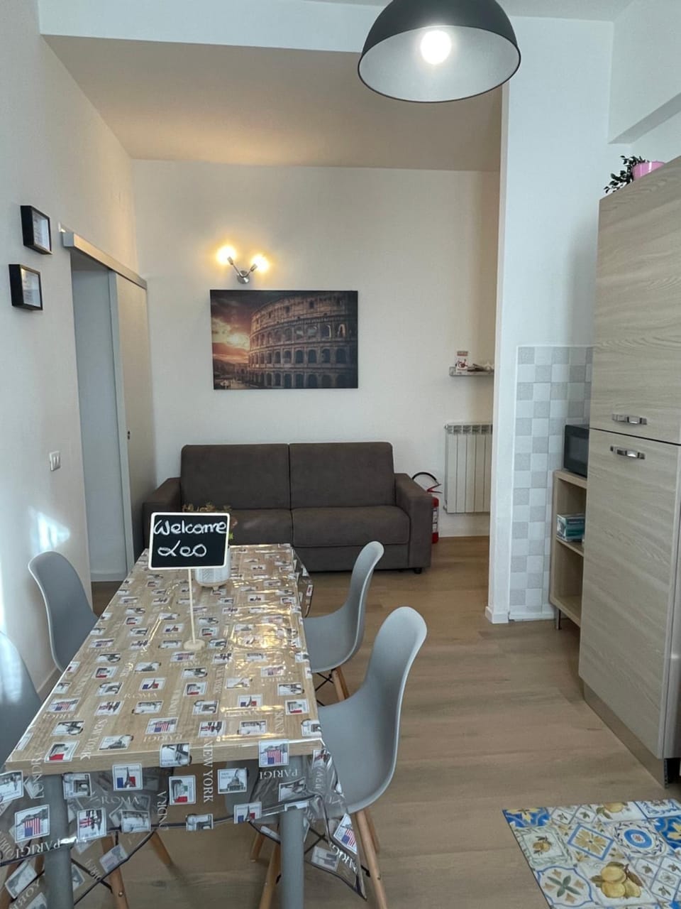 Kitchen or kitchenette, Living room, Seating area, Dining area, oven