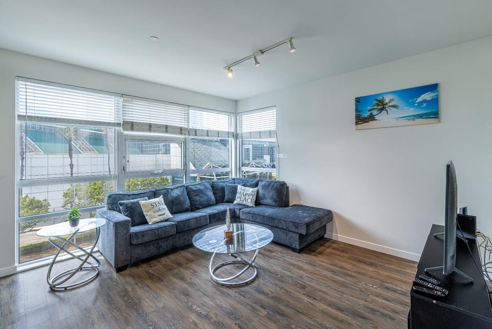 Bed, Living room, City view