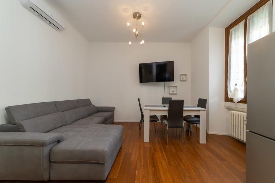 TV and multimedia, Living room, Dining area