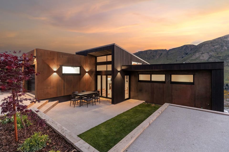Stunning Mountain Views in Queenstown-Hot tub House in Queenstown