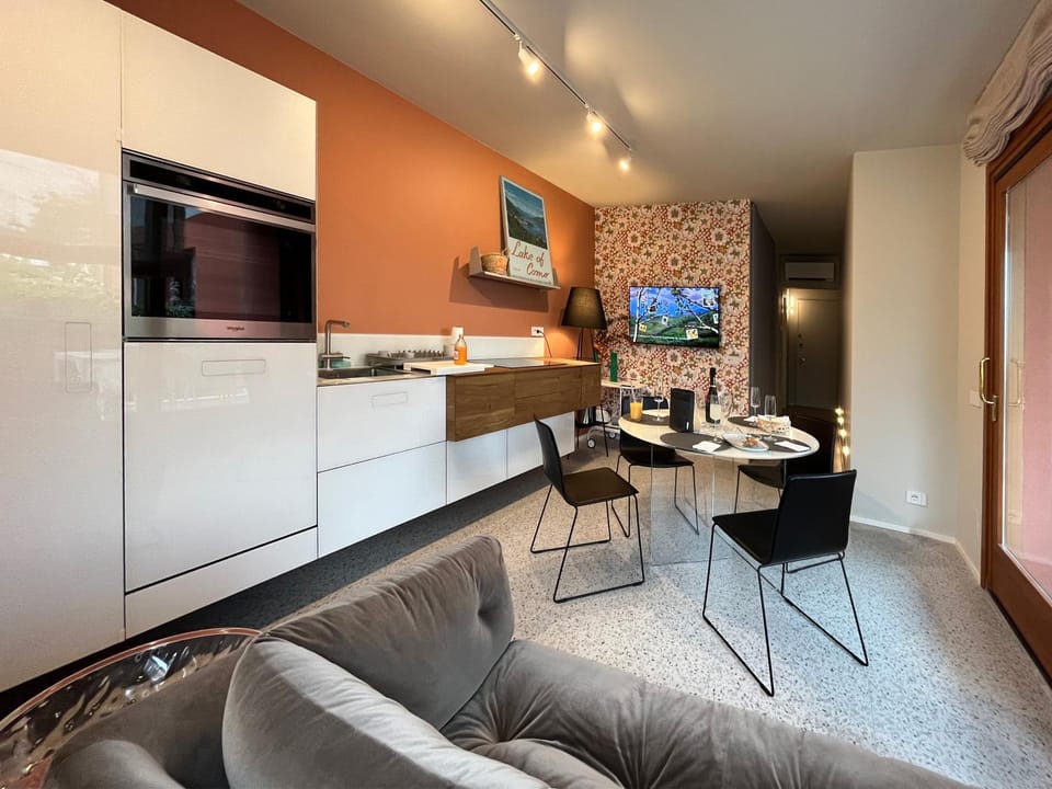 TV and multimedia, Kitchen or kitchenette, Living room, Dining area, oven