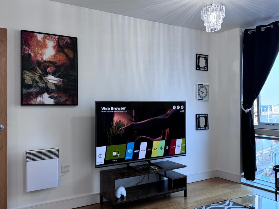 Communal lounge/ TV room, Evening entertainment