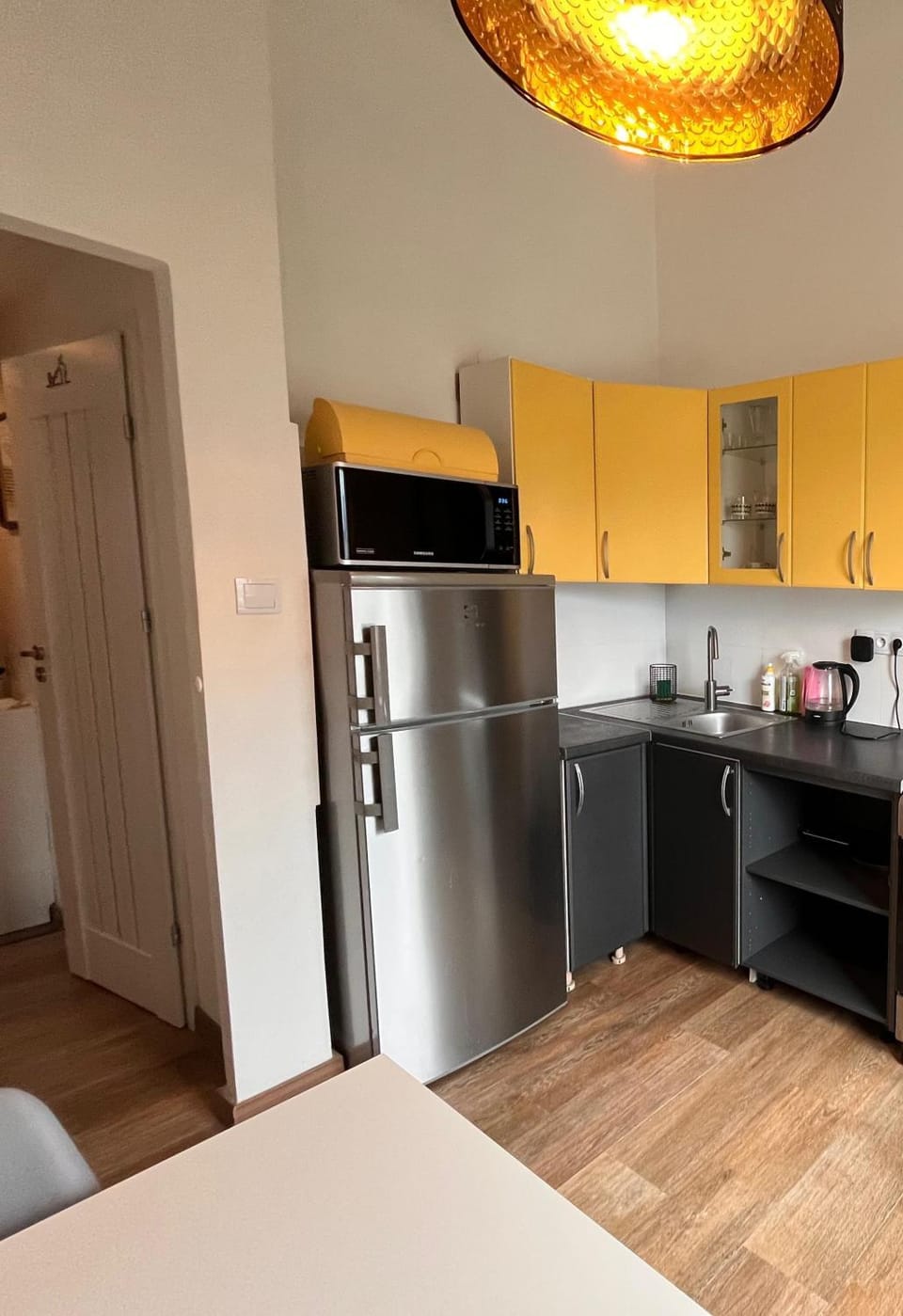 microwave, kitchen
