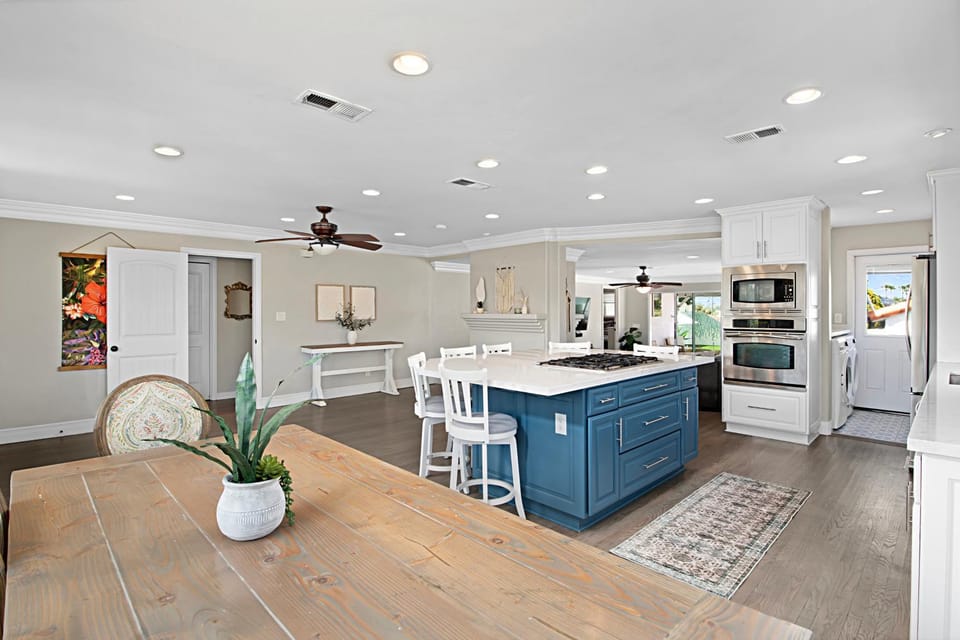 Family Friendly | Huge Backyard | In Heart of SD House in Point Loma