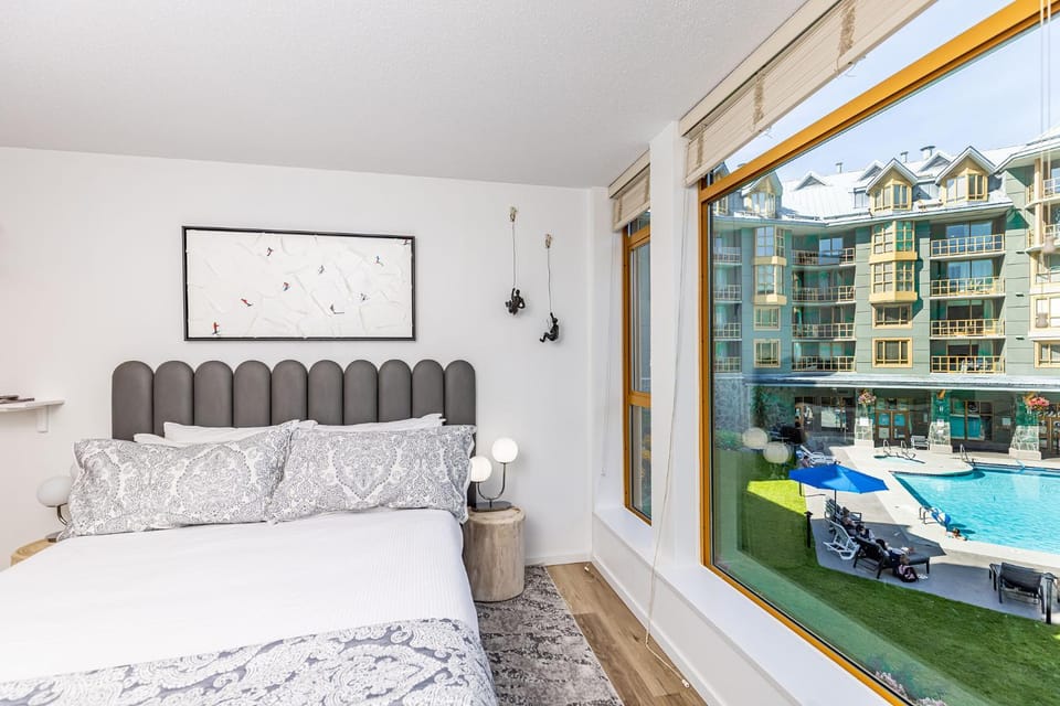 Property building, Patio, Bed, View (from property/room), Seating area, Bedroom, Pool view, Swimming pool, sunbed