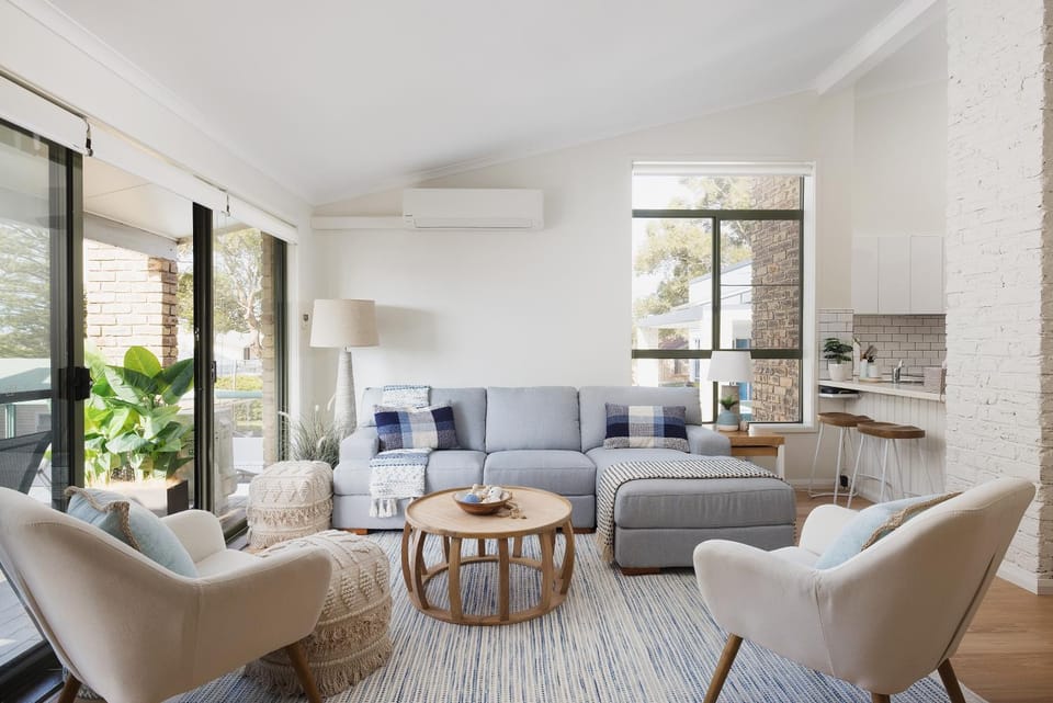 Living room, Seating area, air conditioner
