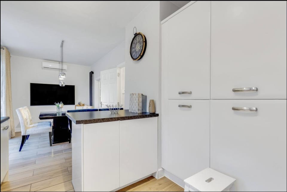 Dining area, kitchen