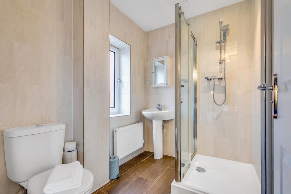 Shower, Toilet, Bathroom