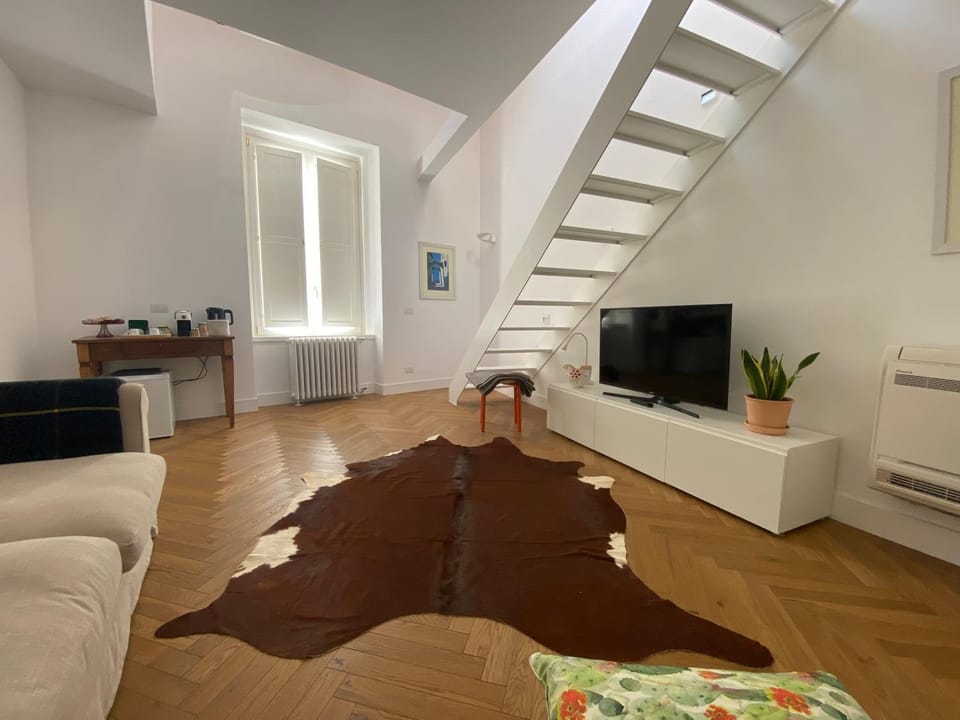 Communal lounge/ TV room, Living room, Seating area