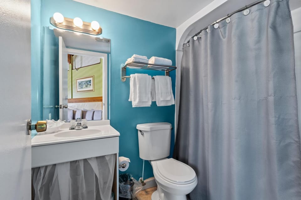 Oceanfront Inn, Standard, King Bed, Inlet View #15 Hotel in Fort Pierce