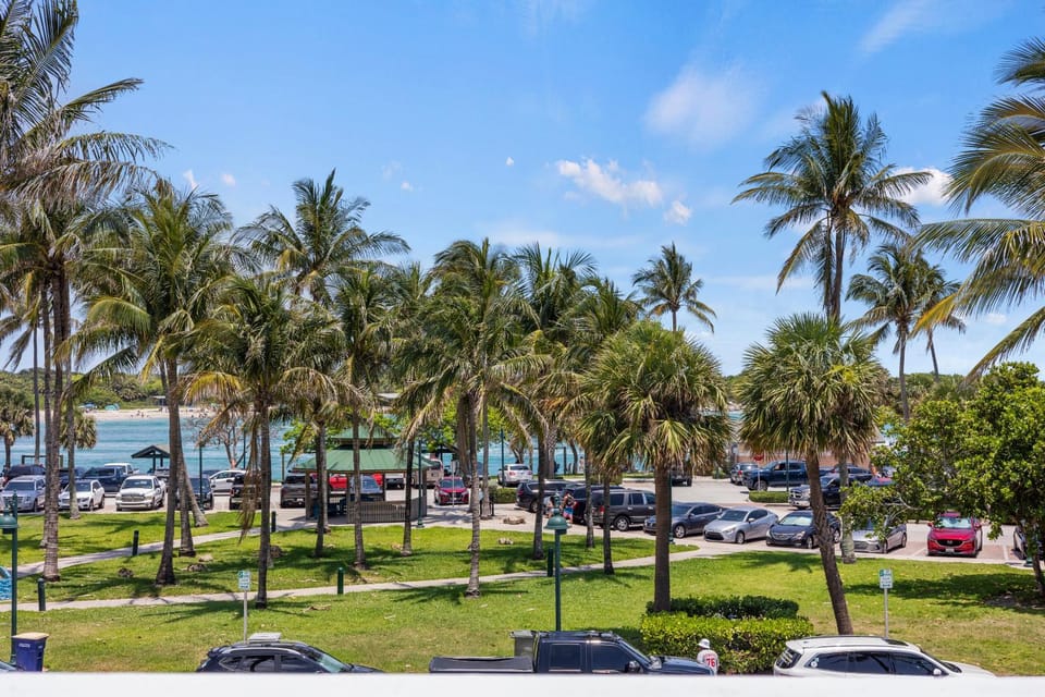 Oceanfront Inn, Standard, King Bed, Inlet View #15 Hotel in Fort Pierce
