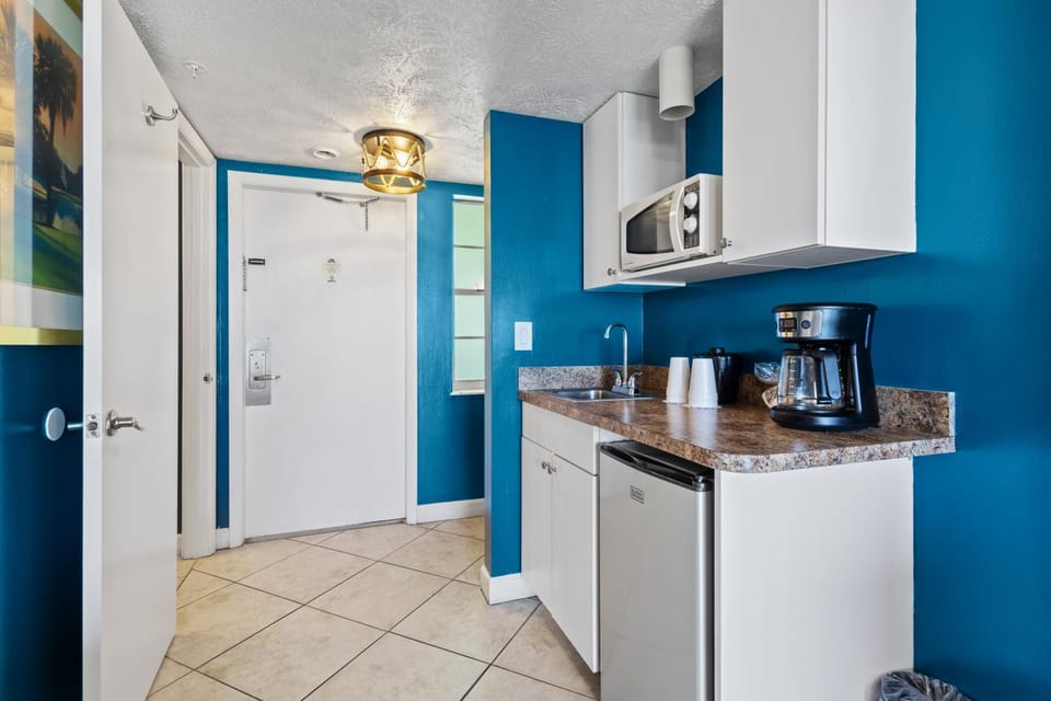 Ocean View Hotel Room with Balcony- 2 Full Beds #20 Hotel in Fort Pierce