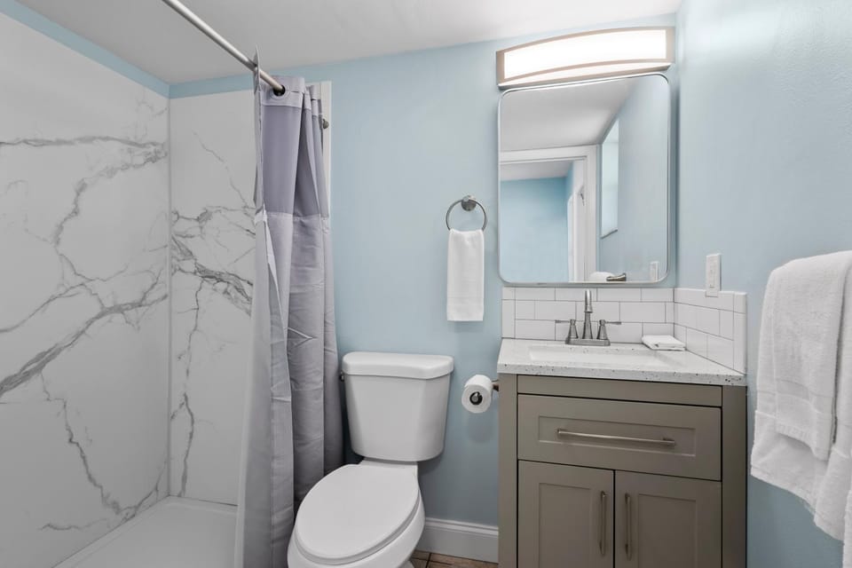 Ocean View Hotel Room with Balcony- King Bed #23 Hotel in Fort Pierce