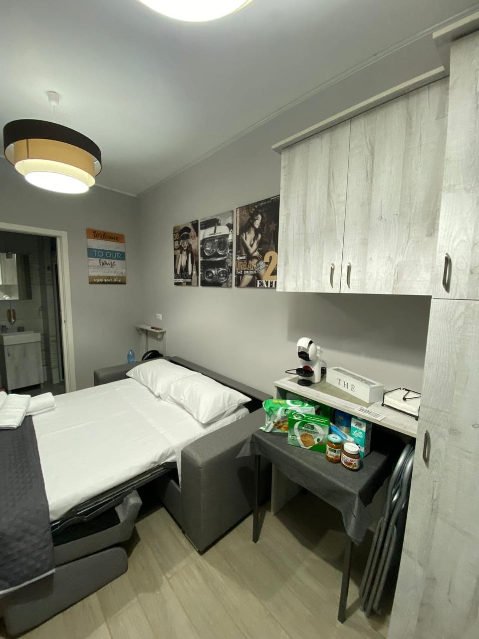 Bed, Photo of the whole room