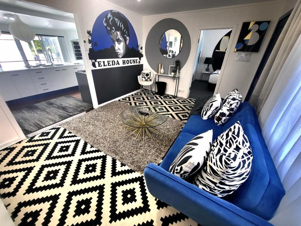 Eleda House - Retro Hidden Gem House in Cessnock