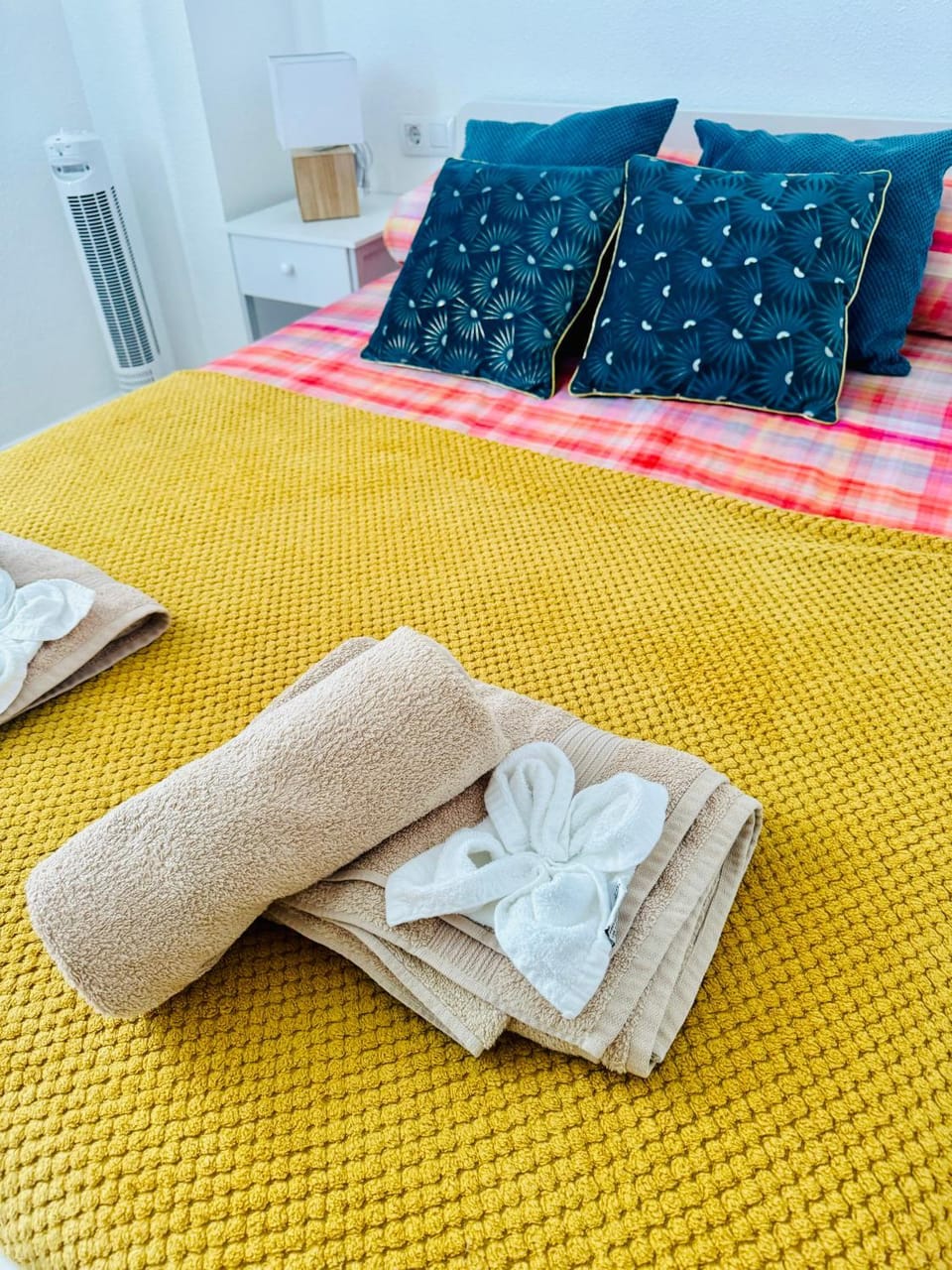 Bed, Photo of the whole room, Bedroom, towels