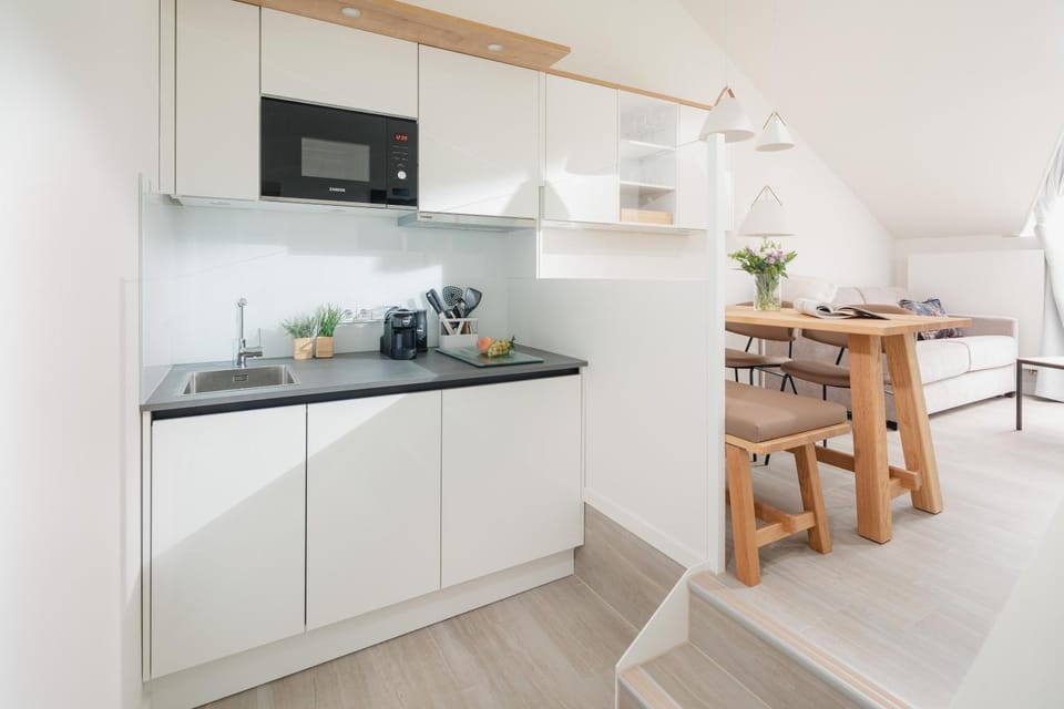 Kitchen or kitchenette, Dining area, stove