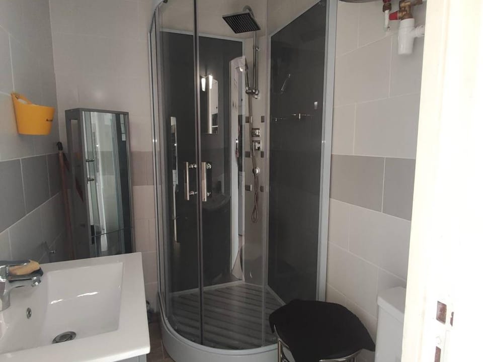 Studio 2 étoiles avec loggia et proche des thermes - FR-1-571-52 Apartment in Balaruc-les-Bains