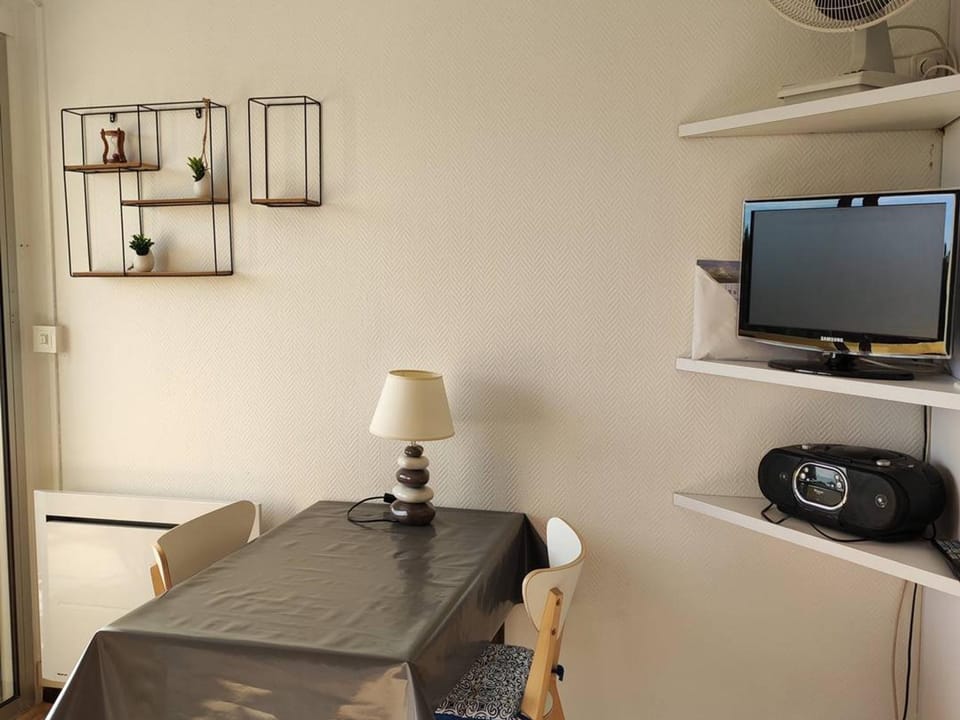 Studio 2 étoiles avec loggia et proche des thermes - FR-1-571-52 Apartment in Balaruc-les-Bains
