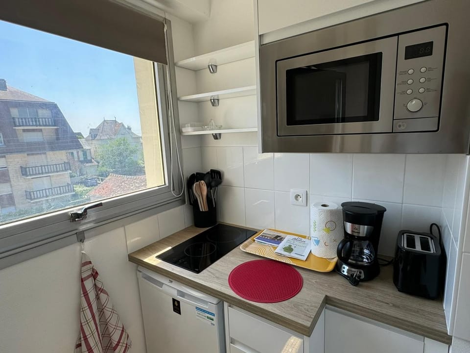 Studio Central à Cabourg avec Balcon, Wifi Gratuit & Parking - FR-1-487-372 Apartment in Cabourg