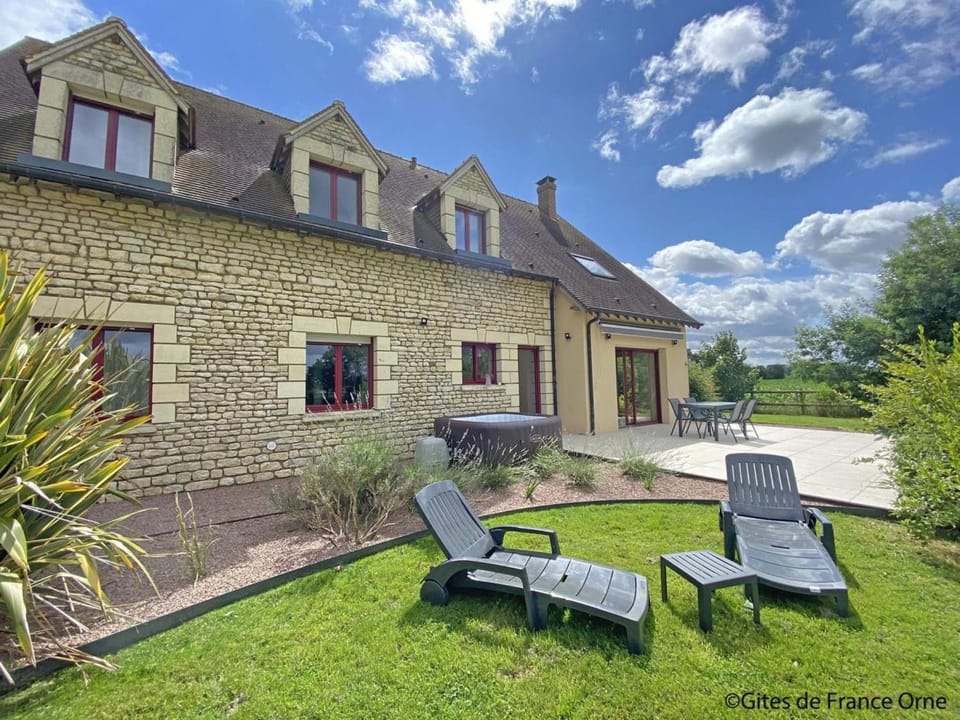 Gîte Nature avec Jardin et Spa pour 14 pers. à Les Ventes-de-Bourse - FR-1-497-211 House in Normandy