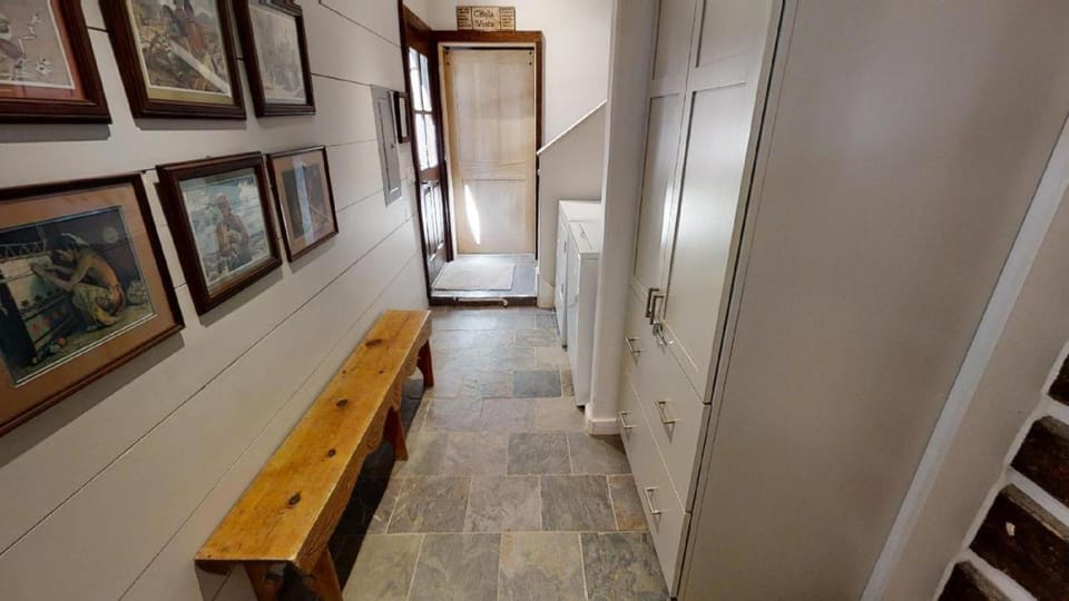 Facade/entrance, furniture, storage, wardrobe