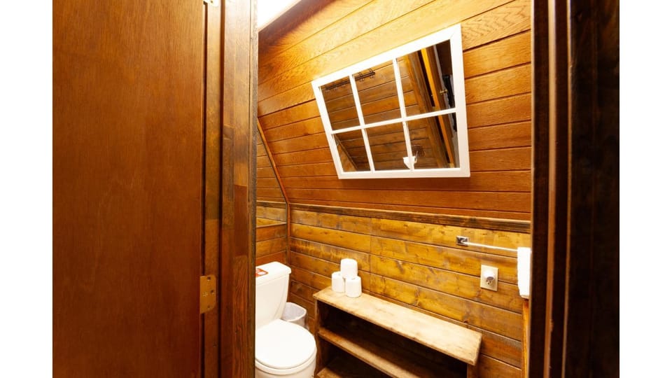Toilet, Bathroom, towels