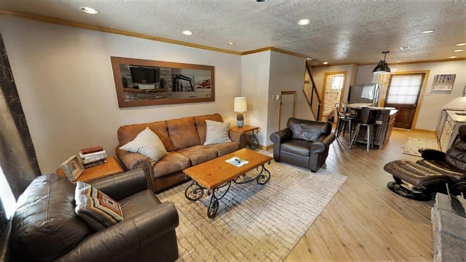 Day, TV and multimedia, Living room, Seating area, furniture