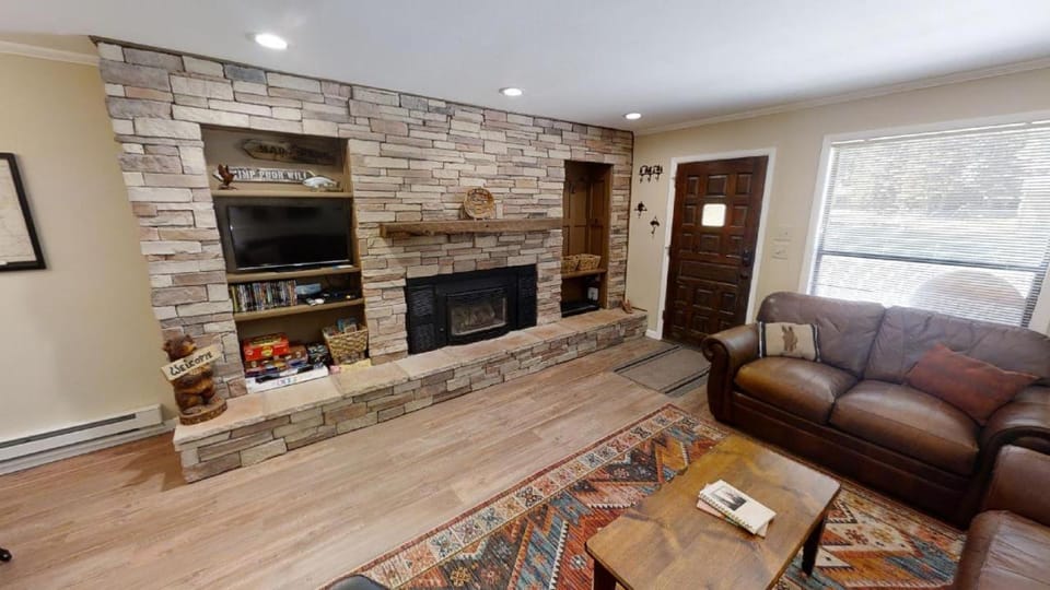 TV and multimedia, Living room, Seating area, fireplace, furniture, heating, towels