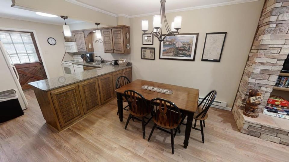 Day, Kitchen or kitchenette, Dining area, fireplace