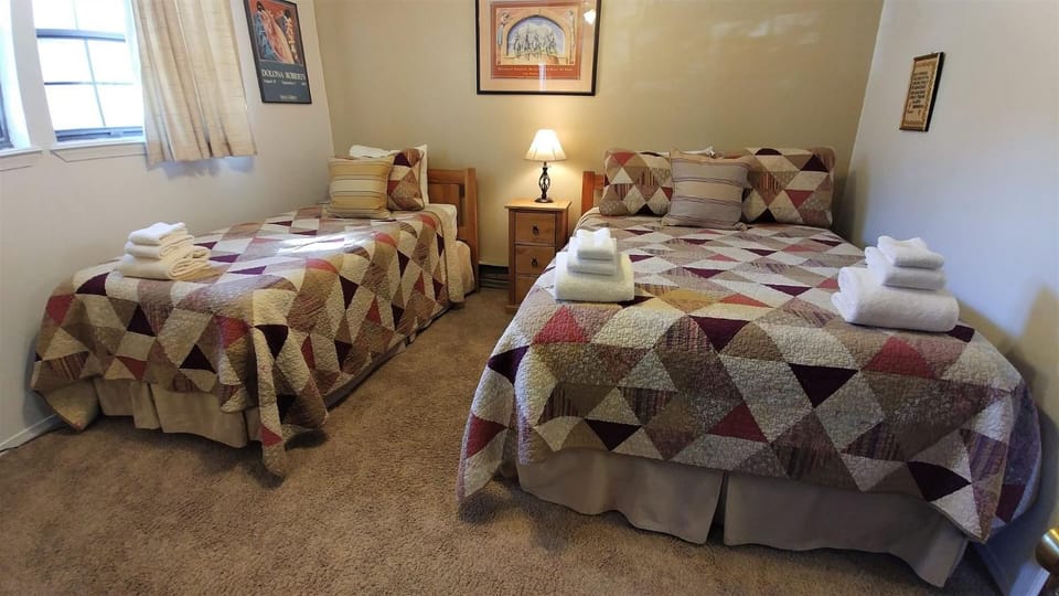 Bed, Day, Bedroom, furniture, towels