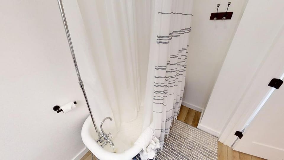 Shower, Bathroom, Bath, towels