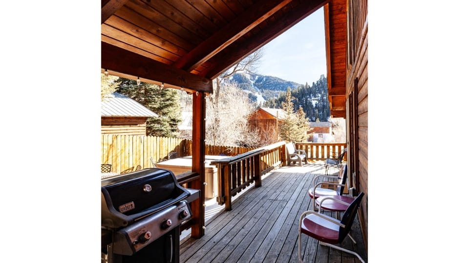 Day, Winter, BBQ facilities, Balcony/Terrace, Mountain view, furniture