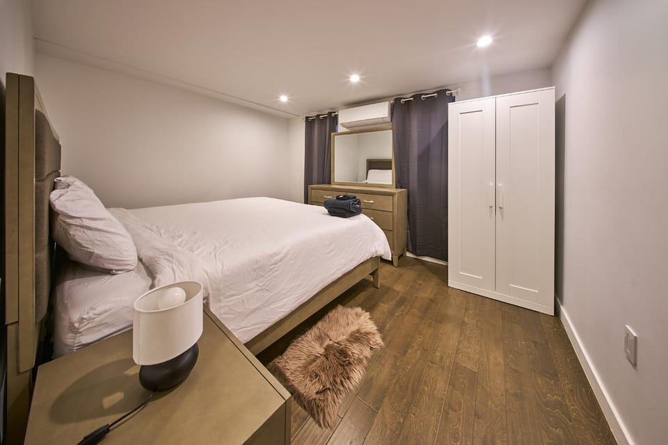 Modern 2 Bedroom Retreat in Downtown Manhattan Apartment in Lower Manhattan