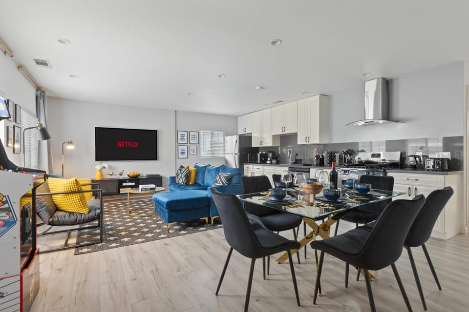 Living room, Dining area